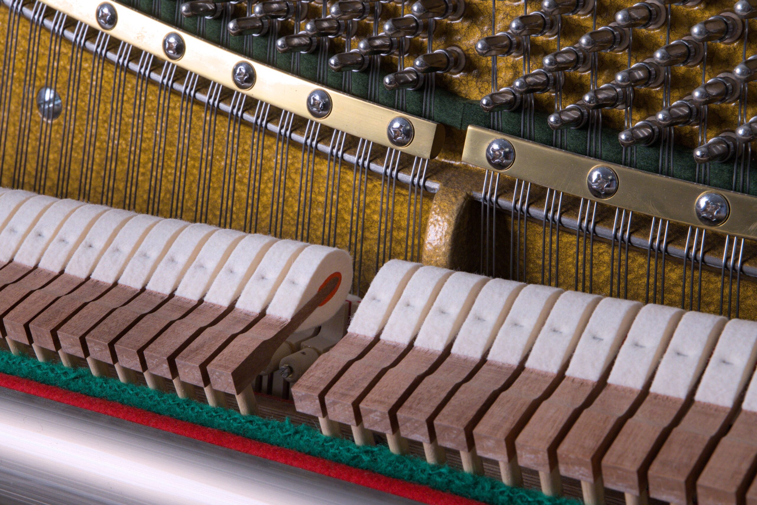 Accordeur de piano Strasbourg Alsace - Services audio Pro